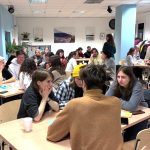 Учасники обговорюють Україну в командах на вікторині «Хвилина на роздуми»