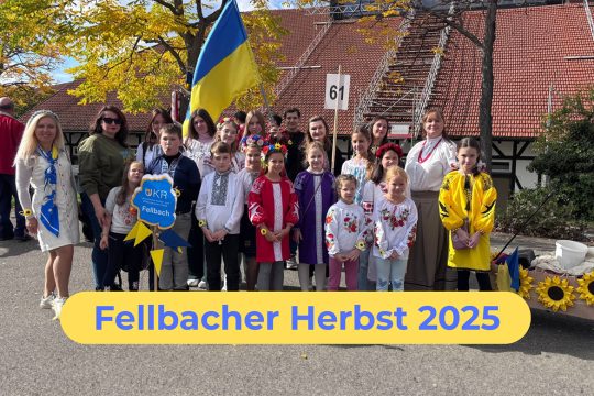 Ukrainischer Verein mit Kindern und Jugendlichen beim Festumzug des Fellbacher Herbstes 2025