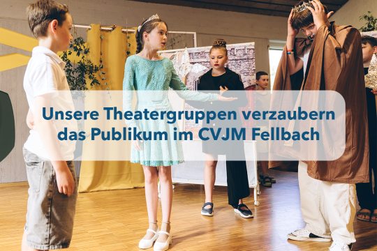 Junge Schauspielerinnen und Schauspieler bei einer Theateraufführung im CVJM Fellbach
